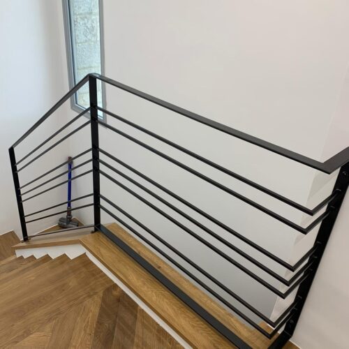 מעקה מברזל דגם 910